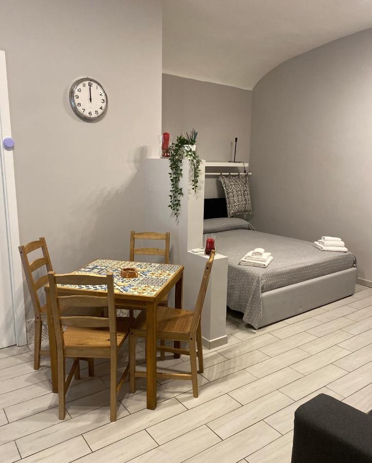 Ropelli Santa Chiara Apartment เนเปิลส์ ภายนอก รูปภาพ